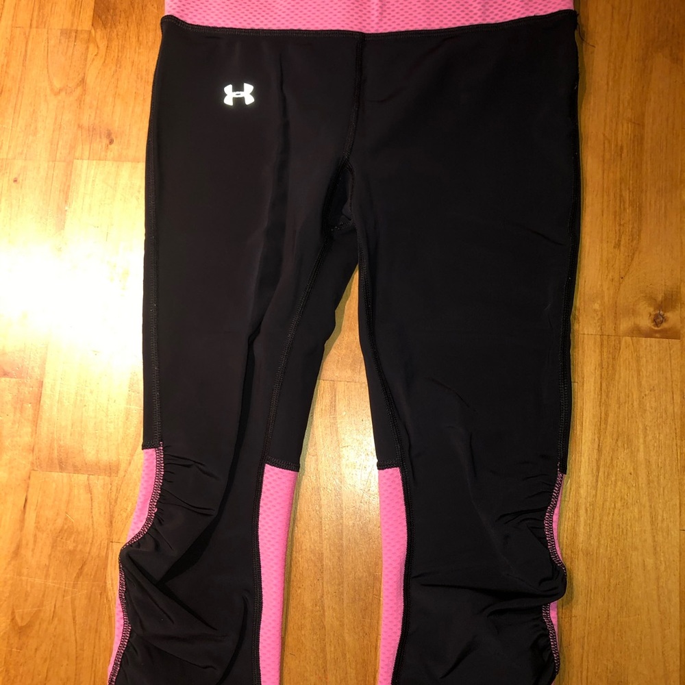 Really cute Under Armour Capri leggings sz small